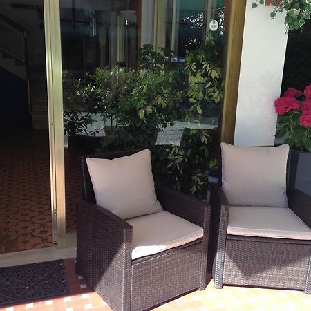 Hotel Mirella Ріміні Екстер'єр фото