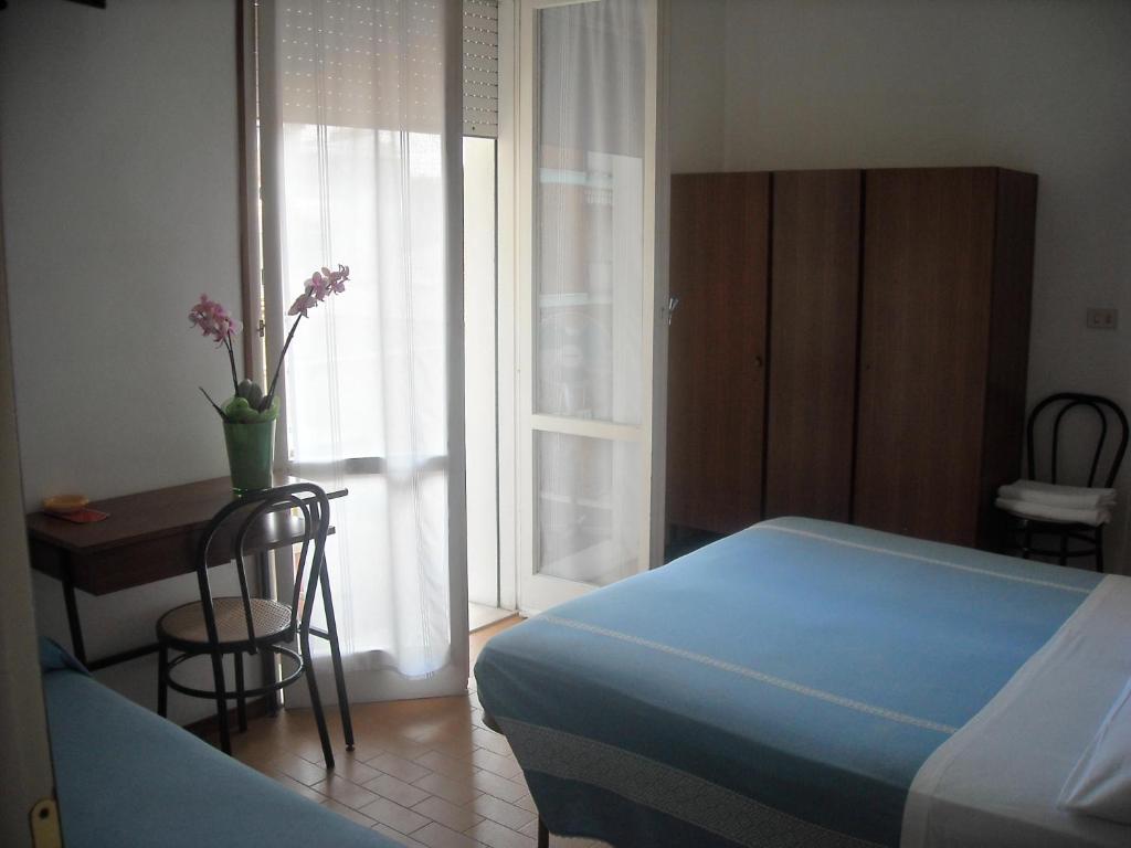 Hotel Mirella Ріміні Номер фото