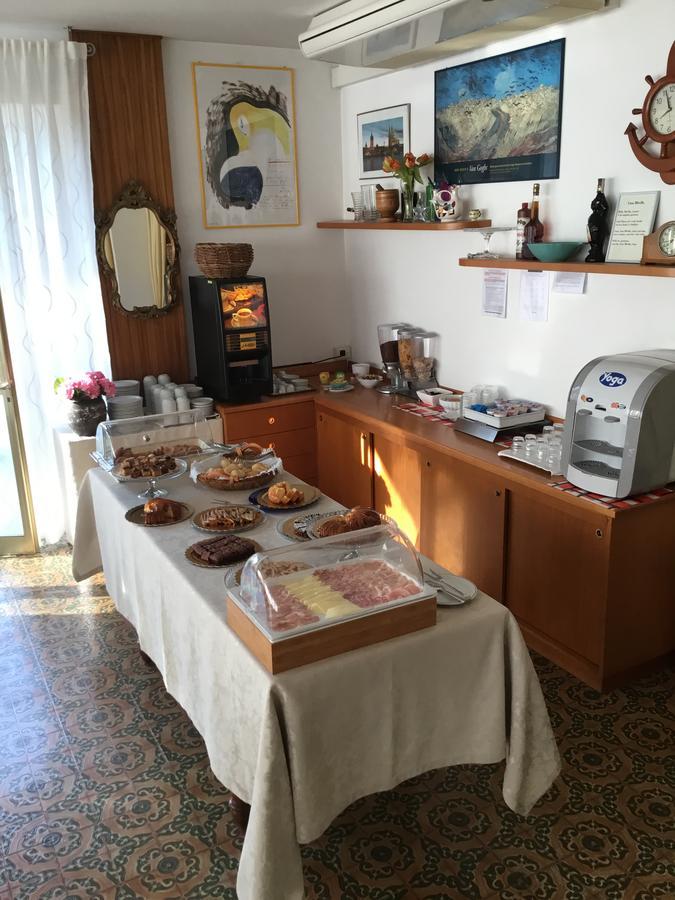 Hotel Mirella Ріміні Екстер'єр фото