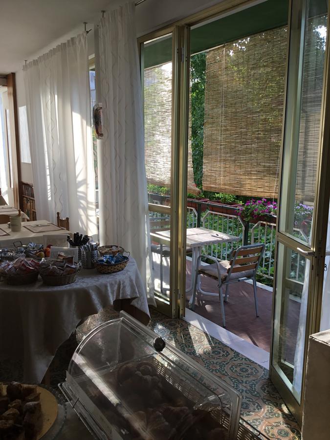 Hotel Mirella Ріміні Екстер'єр фото