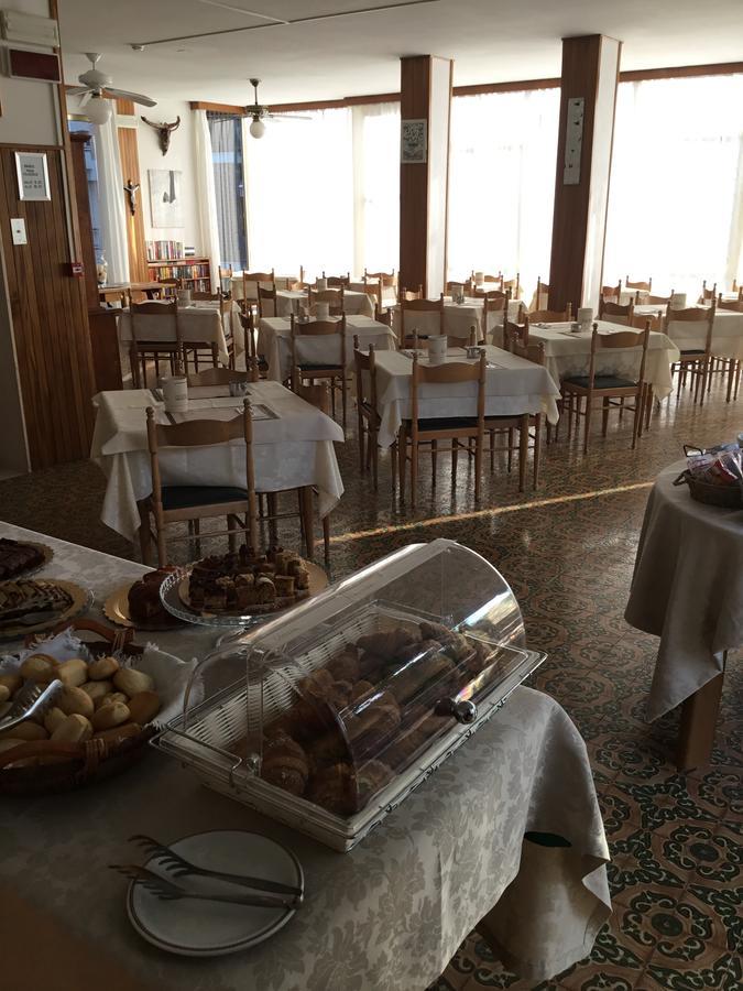 Hotel Mirella Ріміні Екстер'єр фото
